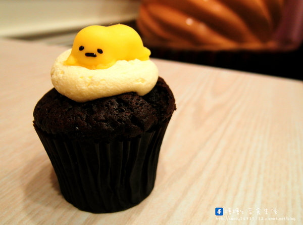 Cloudy Cupcake克勞蒂杯子蛋糕(台中中友店):〖台中│美食〗Cloudy Cupcake克勞蒂杯子蛋糕(台中中友店) ❤ 超萌蛋黃哥懶懶登場,還有超卡哇依Hello Kitty杯子蛋糕~3/31前還有買3送1的活動,不限款式唷!!