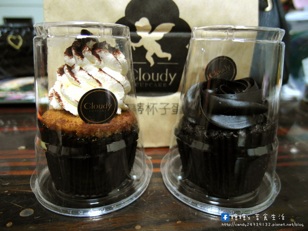 Cloudy Cupcake克勞蒂杯子蛋糕(台中中友店):〖台中│美食〗Cloudy Cupcake克勞蒂杯子蛋糕(台中中友店) ❤ 超萌蛋黃哥懶懶登場,還有超卡哇依Hello Kitty杯子蛋糕~3/31前還有買3送1的活動,不限款式唷!!