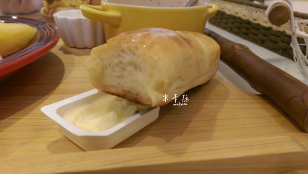 Le fleur Cafe' 花兒咖啡： 【高雄/食﹡前金】橘線市議會站．平價好吃的輕食饗宴．Le fleur Cafe' 花兒咖啡