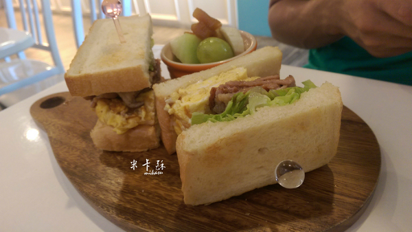 Le fleur Cafe' 花兒咖啡： 【高雄/食﹡前金】橘線市議會站．平價好吃的輕食饗宴．Le fleur Cafe' 花兒咖啡