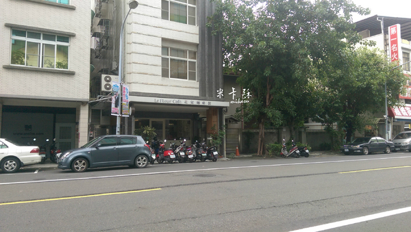 Le fleur Cafe' 花兒咖啡： 【高雄/食﹡前金】橘線市議會站．平價好吃的輕食饗宴．Le fleur Cafe' 花兒咖啡