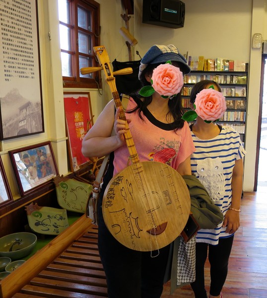 恆春民謠館：再唱一段思想起...    ..恆春民謠館