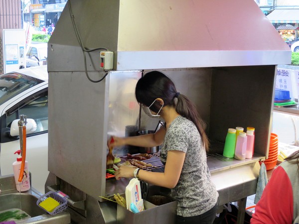 串板燒烤：串起鮮嫩多汁的燒烤滋味~ .. 串板燒烤