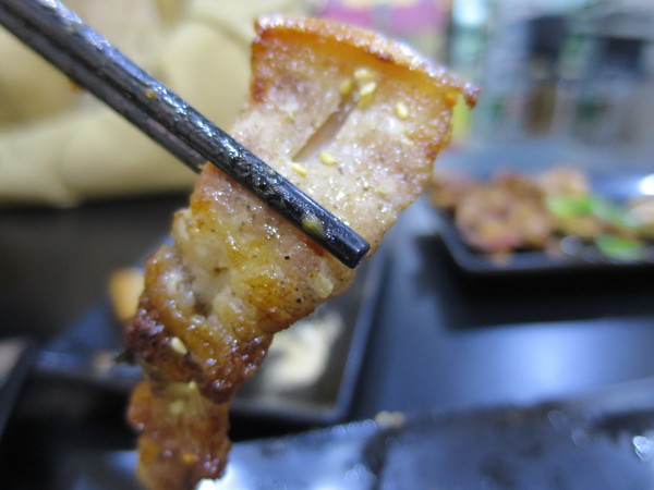 串板燒烤：串起鮮嫩多汁的燒烤滋味~ .. 串板燒烤