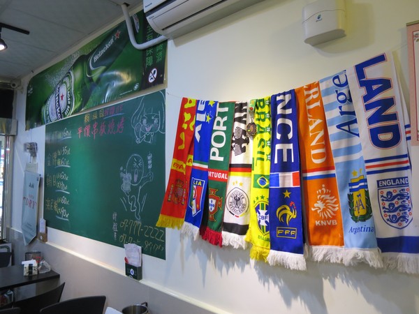 串板燒烤：串起鮮嫩多汁的燒烤滋味~ .. 串板燒烤