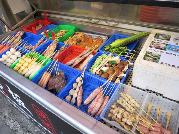 串板燒烤：串起鮮嫩多汁的燒烤滋味~ .. 串板燒烤