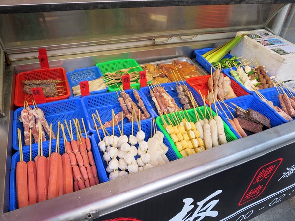 串板燒烤：串起鮮嫩多汁的燒烤滋味~ .. 串板燒烤