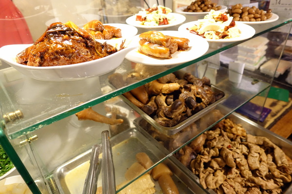 陸光小館：(胖樺食記)市民大道好吃的眷村家常菜「陸光小館」，滷菜刀工細緻推豆皮豬大腸。台北必吃/砂鍋魚頭/給力熱炒/免服務費