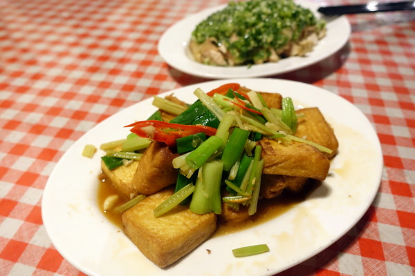 陸光小館：(胖樺食記)市民大道好吃的眷村家常菜「陸光小館」，滷菜刀工細緻推豆皮豬大腸。台北必吃/砂鍋魚頭/給力熱炒/免服務費
