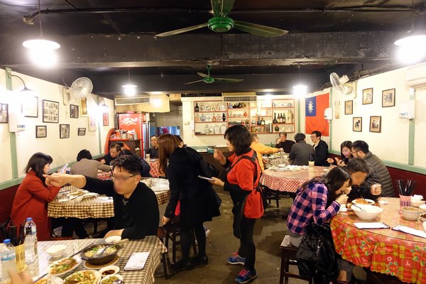 陸光小館：(胖樺食記)市民大道好吃的眷村家常菜「陸光小館」，滷菜刀工細緻推豆皮豬大腸。台北必吃/砂鍋魚頭/給力熱炒/免服務費