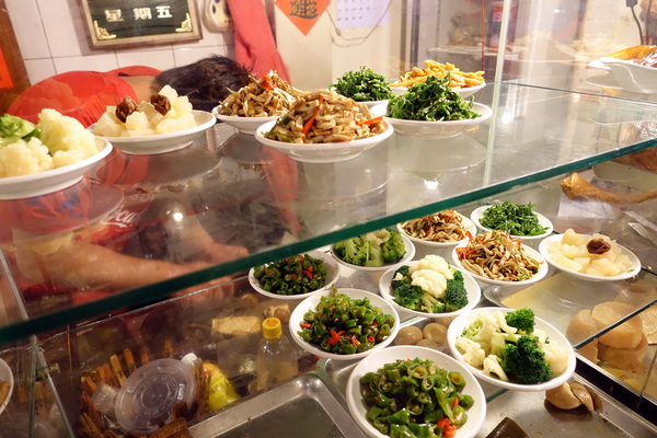 陸光小館：(胖樺食記)市民大道好吃的眷村家常菜「陸光小館」，滷菜刀工細緻推豆皮豬大腸。台北必吃/砂鍋魚頭/給力熱炒/免服務費