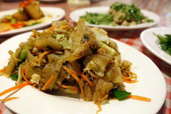 陸光小館：(胖樺食記)市民大道好吃的眷村家常菜「陸光小館」，滷菜刀工細緻推豆皮豬大腸。台北必吃/砂鍋魚頭/給力熱炒/免服務費