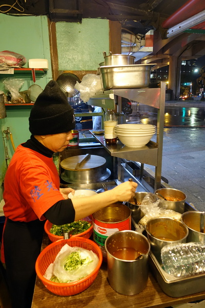 陸光小館：(胖樺食記)市民大道好吃的眷村家常菜「陸光小館」，滷菜刀工細緻推豆皮豬大腸。台北必吃/砂鍋魚頭/給力熱炒/免服務費