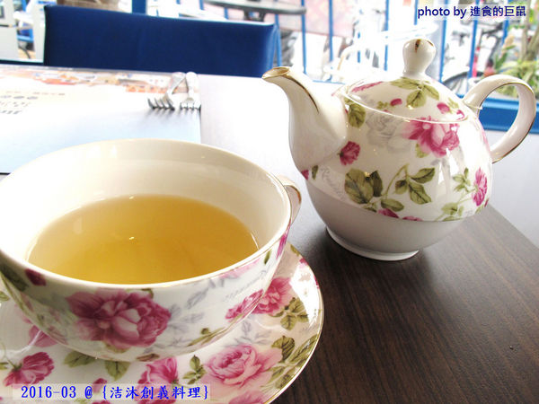 洁沐創義料理:(台南。安南區美食)『洁沐創義料理』超值美味“創”意“義”式“料理”。只要高級餐廳的一半價格 就能吃到! 還不快! 衝吧!