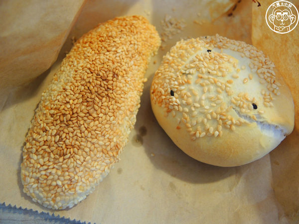 老曾碳烤燒餅：呷飽祙【新北三重･老曾碳烤燒餅店】用鐵桶碳烤的燒餅