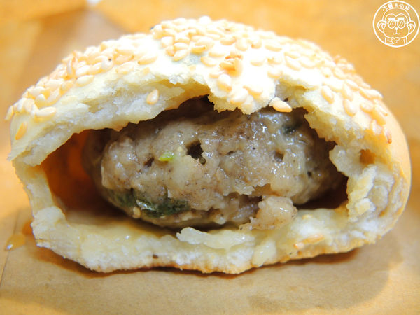 老曾碳烤燒餅：呷飽祙【新北三重･老曾碳烤燒餅店】用鐵桶碳烤的燒餅