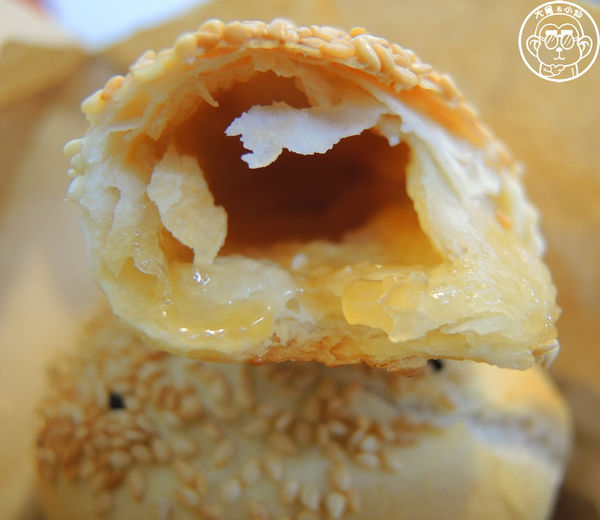 老曾碳烤燒餅：呷飽祙【新北三重･老曾碳烤燒餅店】用鐵桶碳烤的燒餅