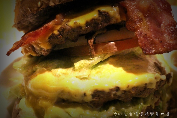 Stan & Cat 史丹貓美式餐廳:東區人氣美式餐廳『Stan & Cat 史丹貓美式餐廳』好大的漢堡/捷運忠孝復興站