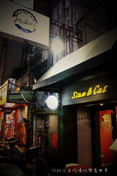 Stan & Cat 史丹貓美式餐廳:東區人氣美式餐廳『Stan & Cat 史丹貓美式餐廳』好大的漢堡/捷運忠孝復興站