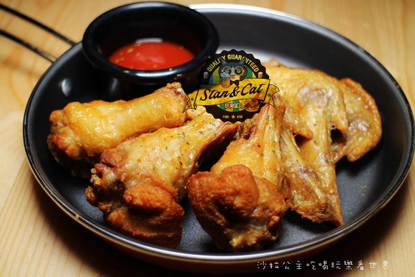 Stan & Cat 史丹貓美式餐廳:東區人氣美式餐廳『Stan & Cat 史丹貓美式餐廳』好大的漢堡/捷運忠孝復興站