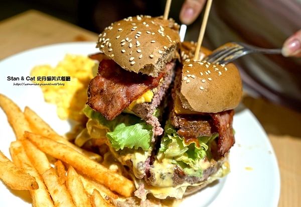 Stan & Cat 史丹貓美式餐廳：【東區/忠孝復興/美式餐廳/早餐/早午餐  推薦】讓男人女人同樣都無法一手掌握的巨無霸漢堡 ✿✿ Stan & Cat 史丹貓美式餐廳 ✿✿ (完整菜單)