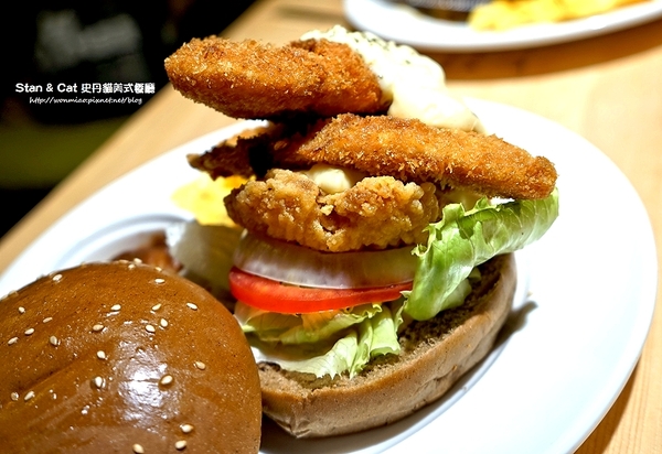 Stan & Cat 史丹貓美式餐廳：【東區/忠孝復興/美式餐廳/早餐/早午餐  推薦】讓男人女人同樣都無法一手掌握的巨無霸漢堡 ✿✿ Stan & Cat 史丹貓美式餐廳 ✿✿ (完整菜單)