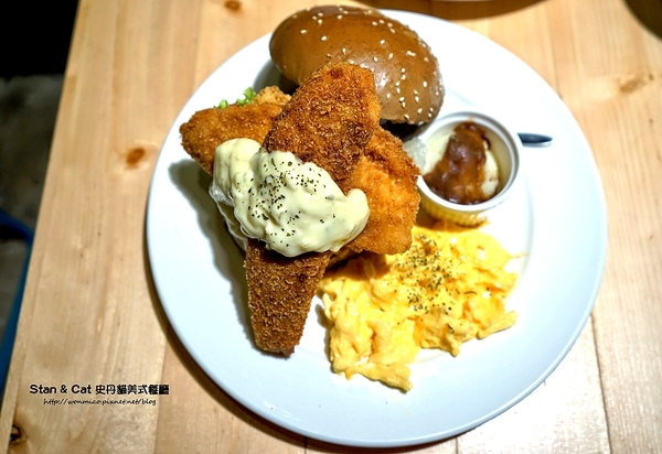 Stan & Cat 史丹貓美式餐廳：【東區/忠孝復興/美式餐廳/早餐/早午餐  推薦】讓男人女人同樣都無法一手掌握的巨無霸漢堡 ✿✿ Stan & Cat 史丹貓美式餐廳 ✿✿ (完整菜單)