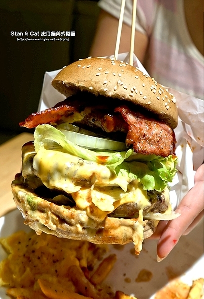 Stan & Cat 史丹貓美式餐廳：【東區/忠孝復興/美式餐廳/早餐/早午餐  推薦】讓男人女人同樣都無法一手掌握的巨無霸漢堡 ✿✿ Stan & Cat 史丹貓美式餐廳 ✿✿ (完整菜單)