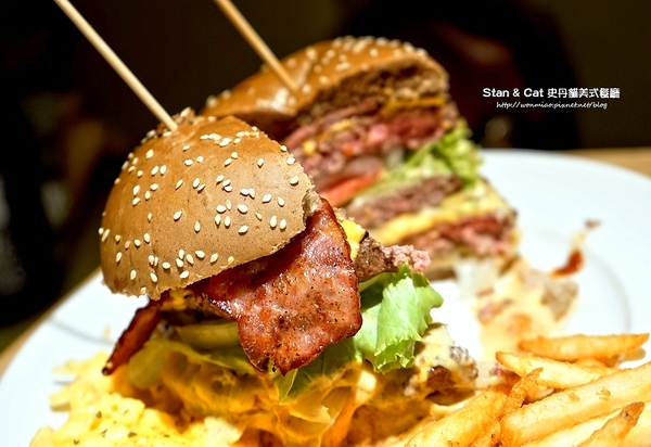 Stan & Cat 史丹貓美式餐廳：【東區/忠孝復興/美式餐廳/早餐/早午餐  推薦】讓男人女人同樣都無法一手掌握的巨無霸漢堡 ✿✿ Stan & Cat 史丹貓美式餐廳 ✿✿ (完整菜單)
