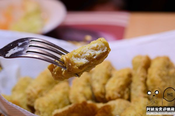 【台北牛排】【北捷港墘路站】瘋牛排-甜蜜擱呷ㄟ飽海陸雙人全餐，雪花牛排、帶骨豬排、海大蝦全在一盤裡．內湖牛排/自助吧/捷運港墘美食