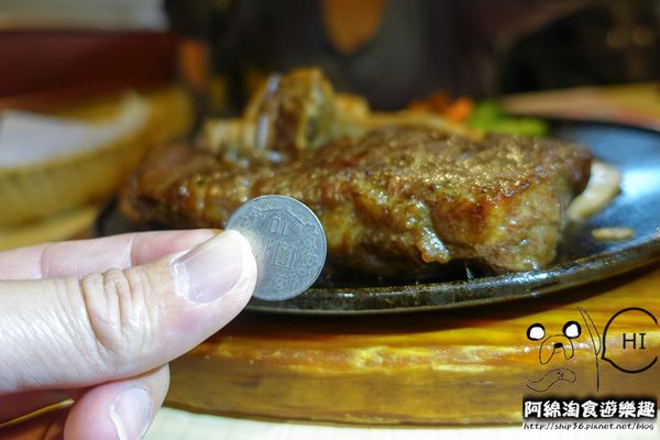 【台北牛排】【北捷港墘路站】瘋牛排-甜蜜擱呷ㄟ飽海陸雙人全餐，雪花牛排、帶骨豬排、海大蝦全在一盤裡．內湖牛排/自助吧/捷運港墘美食