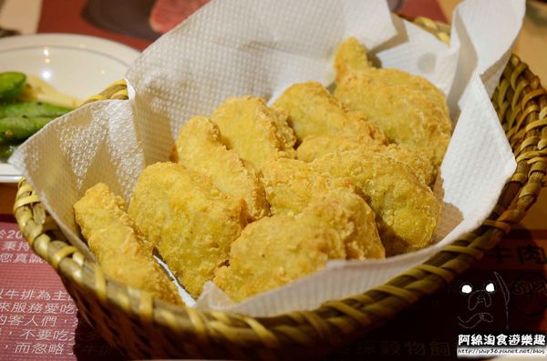 【台北牛排】【北捷港墘路站】瘋牛排-甜蜜擱呷ㄟ飽海陸雙人全餐，雪花牛排、帶骨豬排、海大蝦全在一盤裡．內湖牛排/自助吧/捷運港墘美食