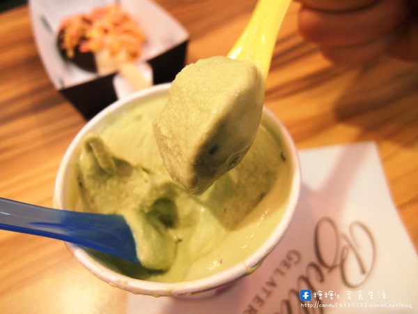 Bella Gelateria:〖台中│美食〗Bella Gelateria ❤ 道地義大利冰淇淋,嚴選義大利進口食材,搭配台灣在地水果,天然純手工製作~大推開心果冰淇淋!!