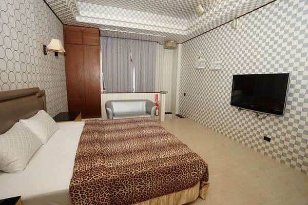 花嫁汽車旅館:【台南汽車旅館】【東區】近仁德、大灣交流道。經濟實惠的汽車旅館——花嫁。