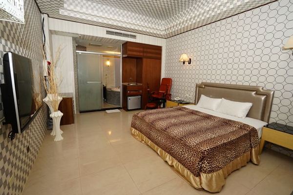 花嫁汽車旅館:【台南汽車旅館】【東區】近仁德、大灣交流道。經濟實惠的汽車旅館——花嫁。