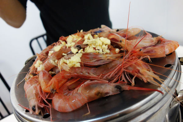 双月牌沙茶爐：台南第一間 近期最火紅一位難求