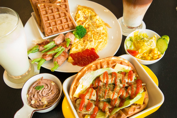 Gold House 金色小屋比利時創意鬆餅：[台南]寵物友善 高CP值早午餐 創意鬆餅店 Gold House 金色小屋比利時創意鬆餅 (崇道店)