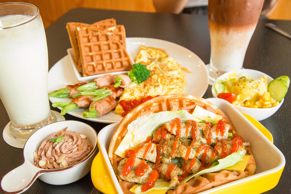 Gold House 金色小屋比利時創意鬆餅：[台南]寵物友善 高CP值早午餐 創意鬆餅店 Gold House 金色小屋比利時創意鬆餅 (崇道店)