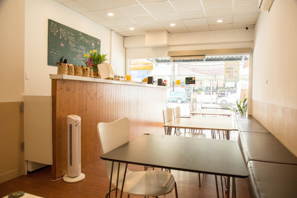 Gold House 金色小屋比利時創意鬆餅：[台南]寵物友善 高CP值早午餐 創意鬆餅店 Gold House 金色小屋比利時創意鬆餅 (崇道店)