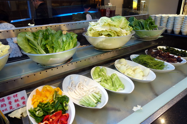 犇鱻涮涮鍋:(胖樺食記)平價火鍋吃到飽連鎖店「犇鱻涮涮鍋」/新北市中永和美食/高CP值