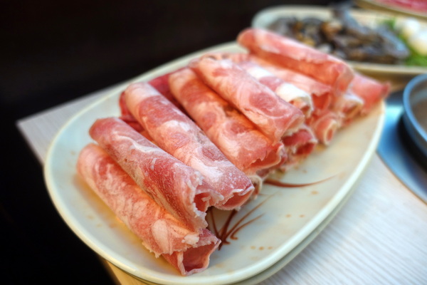 犇鱻涮涮鍋:(胖樺食記)平價火鍋吃到飽連鎖店「犇鱻涮涮鍋」/新北市中永和美食/高CP值