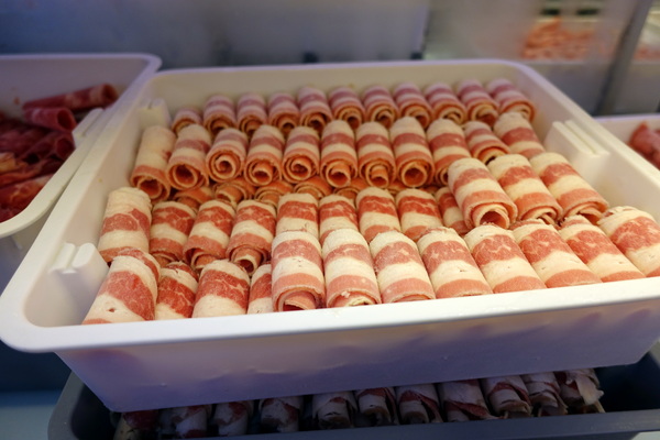 犇鱻涮涮鍋:(胖樺食記)平價火鍋吃到飽連鎖店「犇鱻涮涮鍋」/新北市中永和美食/高CP值