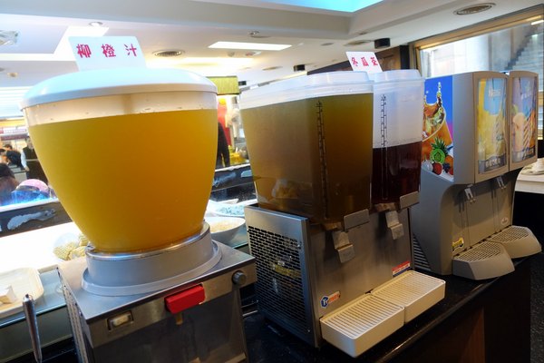 犇鱻涮涮鍋:(胖樺食記)平價火鍋吃到飽連鎖店「犇鱻涮涮鍋」/新北市中永和美食/高CP值