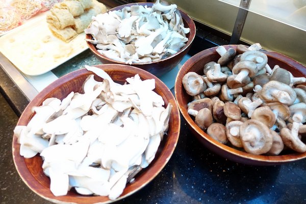 犇鱻涮涮鍋:(胖樺食記)平價火鍋吃到飽連鎖店「犇鱻涮涮鍋」/新北市中永和美食/高CP值