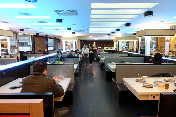 犇鱻涮涮鍋:(胖樺食記)平價火鍋吃到飽連鎖店「犇鱻涮涮鍋」/新北市中永和美食/高CP值