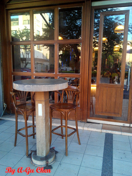 德斯啤鮮釀啤酒餐廳:【臺南Ω中西區】德斯啤鮮釀啤酒餐廳。在德式風格的餐廳裡品嘗德式料理、暢飲德國啤酒