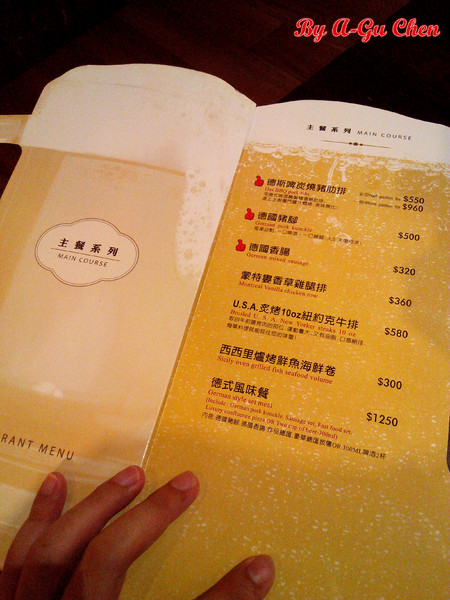 德斯啤鮮釀啤酒餐廳:【臺南Ω中西區】德斯啤鮮釀啤酒餐廳。在德式風格的餐廳裡品嘗德式料理、暢飲德國啤酒