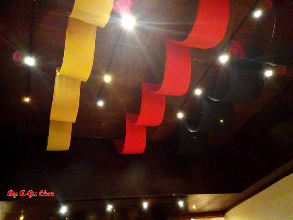 德斯啤鮮釀啤酒餐廳:【臺南Ω中西區】德斯啤鮮釀啤酒餐廳。在德式風格的餐廳裡品嘗德式料理、暢飲德國啤酒