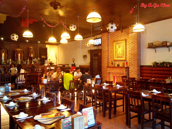 德斯啤鮮釀啤酒餐廳:【臺南Ω中西區】德斯啤鮮釀啤酒餐廳。在德式風格的餐廳裡品嘗德式料理、暢飲德國啤酒