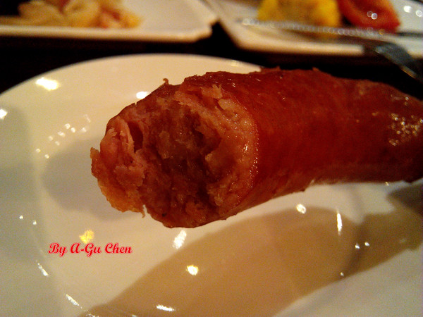 德斯啤鮮釀啤酒餐廳:【臺南Ω中西區】德斯啤鮮釀啤酒餐廳。在德式風格的餐廳裡品嘗德式料理、暢飲德國啤酒